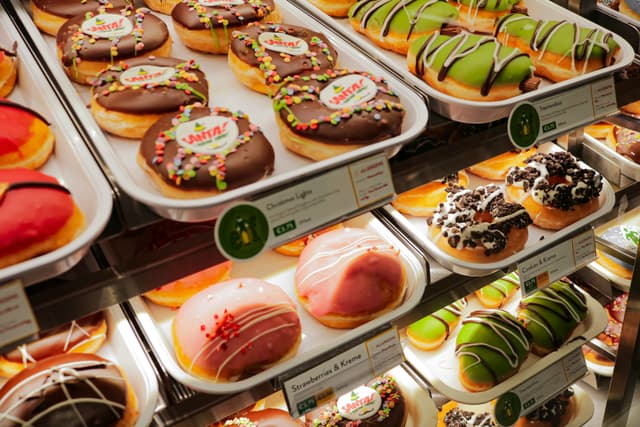 https://unsplash.com/photos/a-display-case-filled-with-lots-of-different-types-of-donuts-x7VtceNCusw?utm_content=creditCopyText&utm_medium=referral&utm_source=unsplash